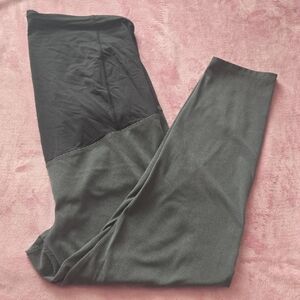Ingrid & Isabel Gray And Black 7/8 Length Maternity Leggings